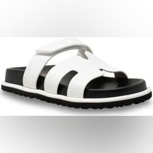 NIB Oasis Society White and Black Slide Sandals